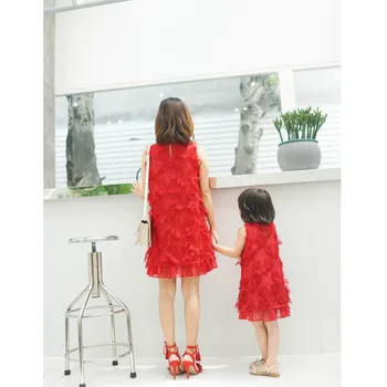 Kutas suknelė vaikas, mergina, motina, partijos, šeimos atitikimo viršūnių mama ir dukra atitikimo featherdress drabužiai be rankovių raudona vasarą