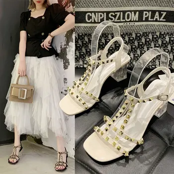 Mados asmenybės kristalų storas kulnas sandalai moteriška vasaros 2020 naujų laukinių aukšti kulniukai žodis sagtis kniedės Romos sandalai Z954