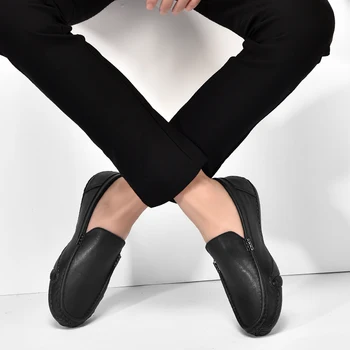 Vyrai atsitiktinis mokasīni, kvėpuojantis mados pavasario rudens black butai natūralios odos mokasinai juoda balta butai vyrų batai