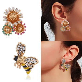 Asimetrinė gėlės bičių ausies nagai gražus mados moterų ausų papuošalai