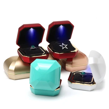 Naujas Penkių spalvų Plastiko Kūrybos Led Šviesos Papuošalų Dėžutė Žiedas, Pakabukas Multi-funkcija įmontuota Aukštos kokybės Flanelė Aukšto blizgesio Dažai